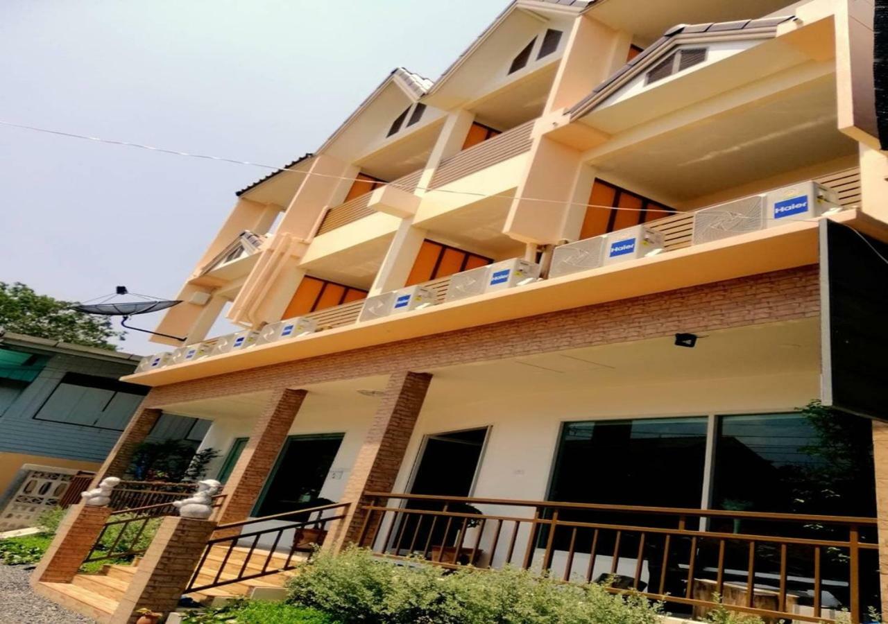 Baan Bua House 2 Hotel Пра Након Си Аютая Екстериор снимка